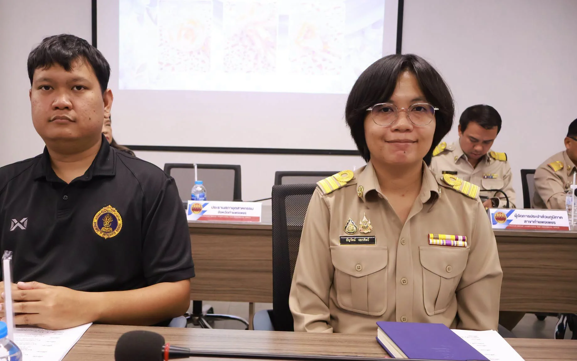 นางสาวธัญรัตน์ งอกศิลป์ นักวิเคราะห์นโยบายและแผนปฏิบัติการ เข้าร่วมการประชุมคณะกรรมการอำนวยการจัดงานพิธีถวายดอกไม้จันทน์ งานพระราชพิธีถวายพระเพลิงพระบรมศพส